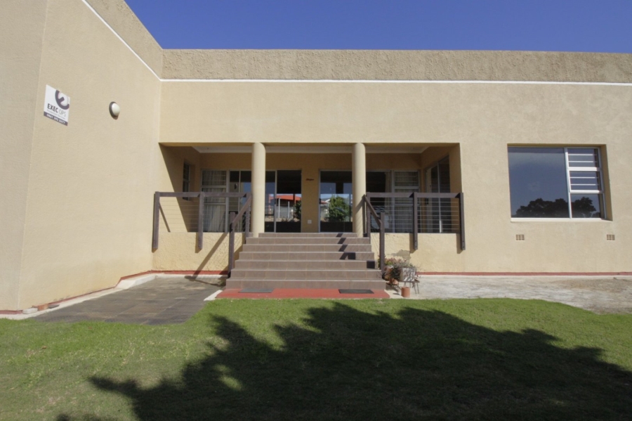 4 Bedroom Property for Sale in Wavecrest Eastern Cape